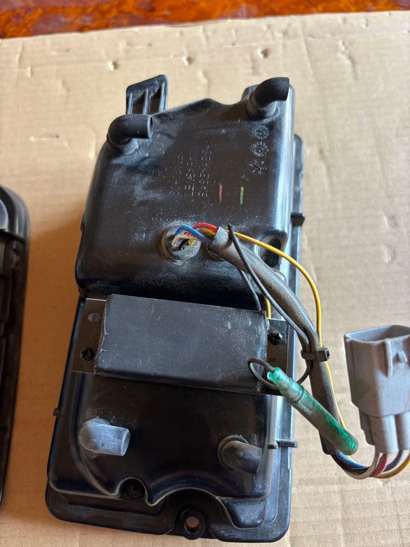 ダイハツ　アトレー　バン　LEDテールランプ　インテック