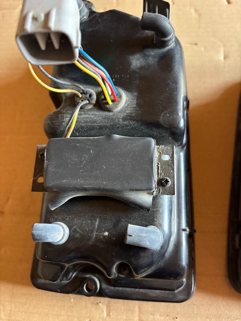 ダイハツ　アトレー　バン　LEDテールランプ　インテック