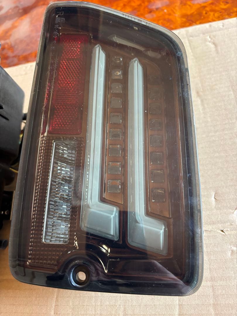 ダイハツ　アトレー　バン　LEDテールランプ　インテック