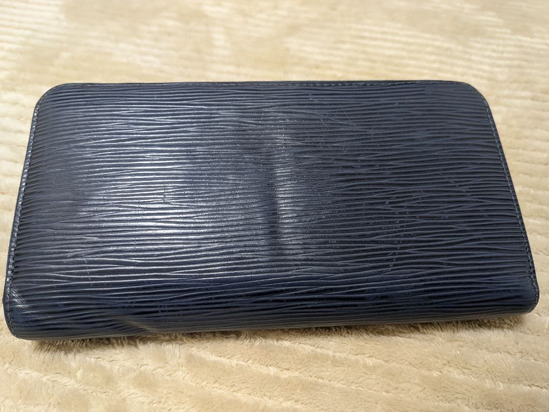 ルイヴィトン 長財布 エピ ジッピーウォレット ラウンドファスナー