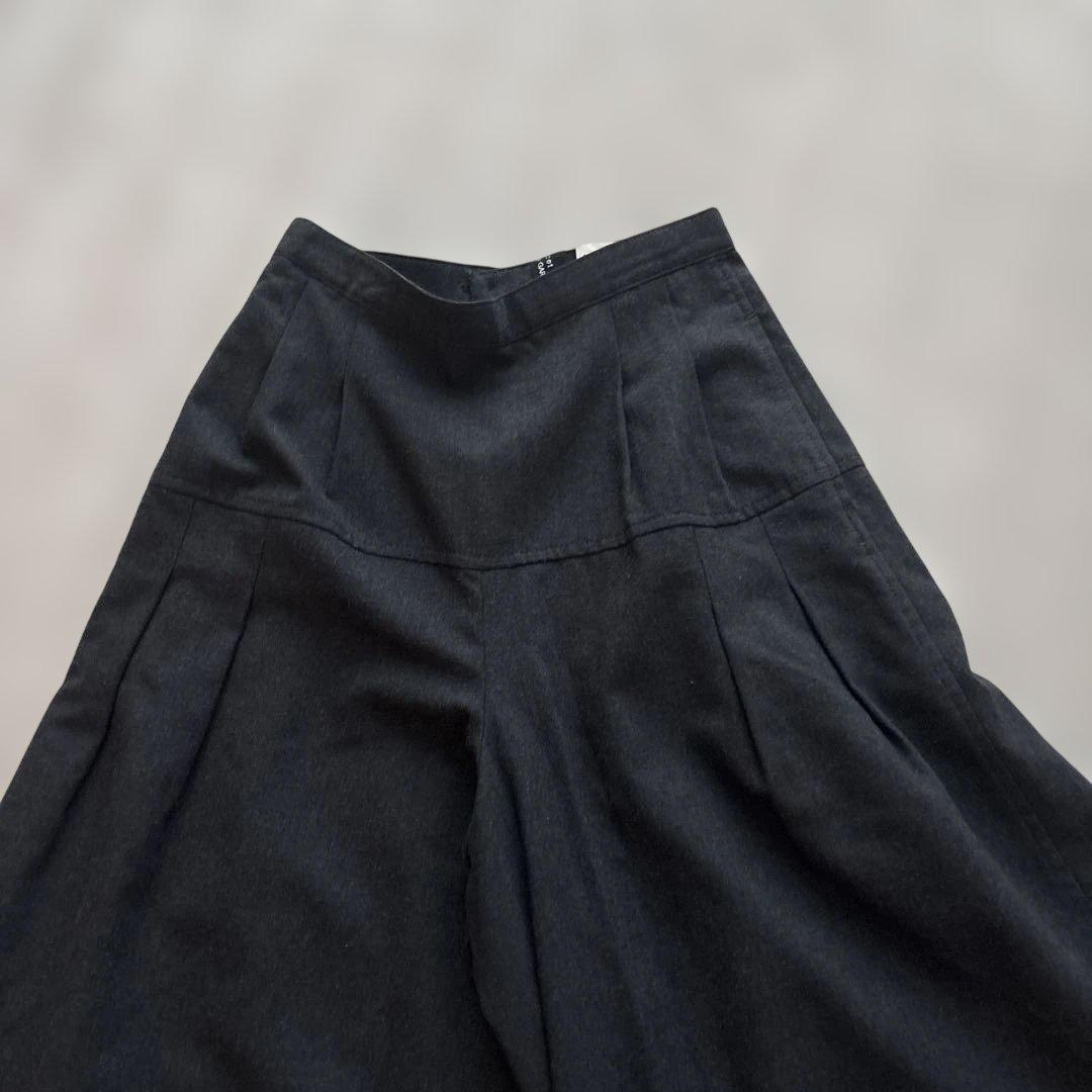 美品【ウール100】トリココムデギャルソン　キュロットパンツM 濃灰　タック入り