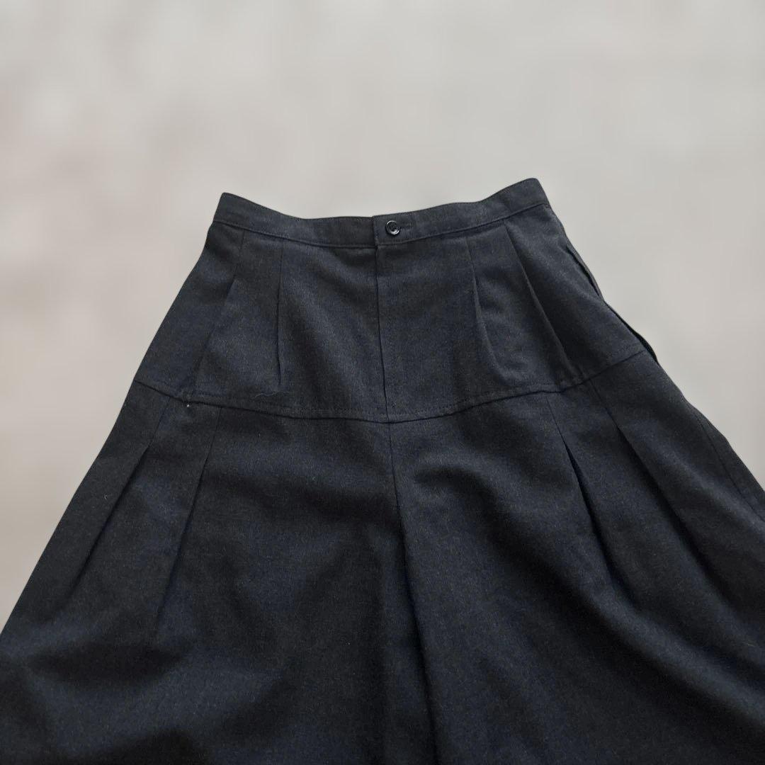 美品【ウール100】トリココムデギャルソン　キュロットパンツM 濃灰　タック入り