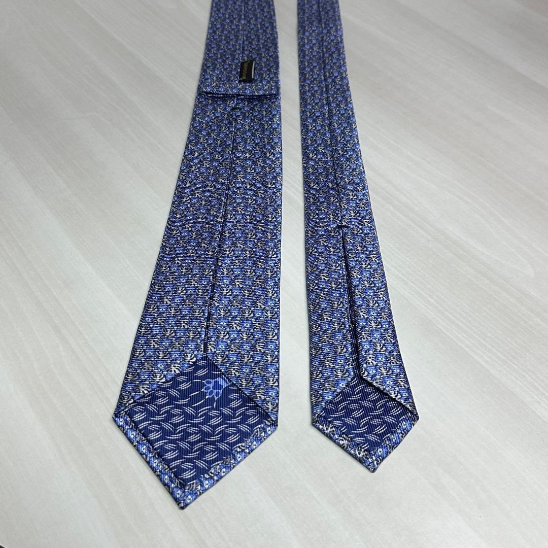 極美品☆ブルガリ☆ネクタイ☆箱付☆ブルー☆シルバー☆虎柄☆アニマル柄☆545
