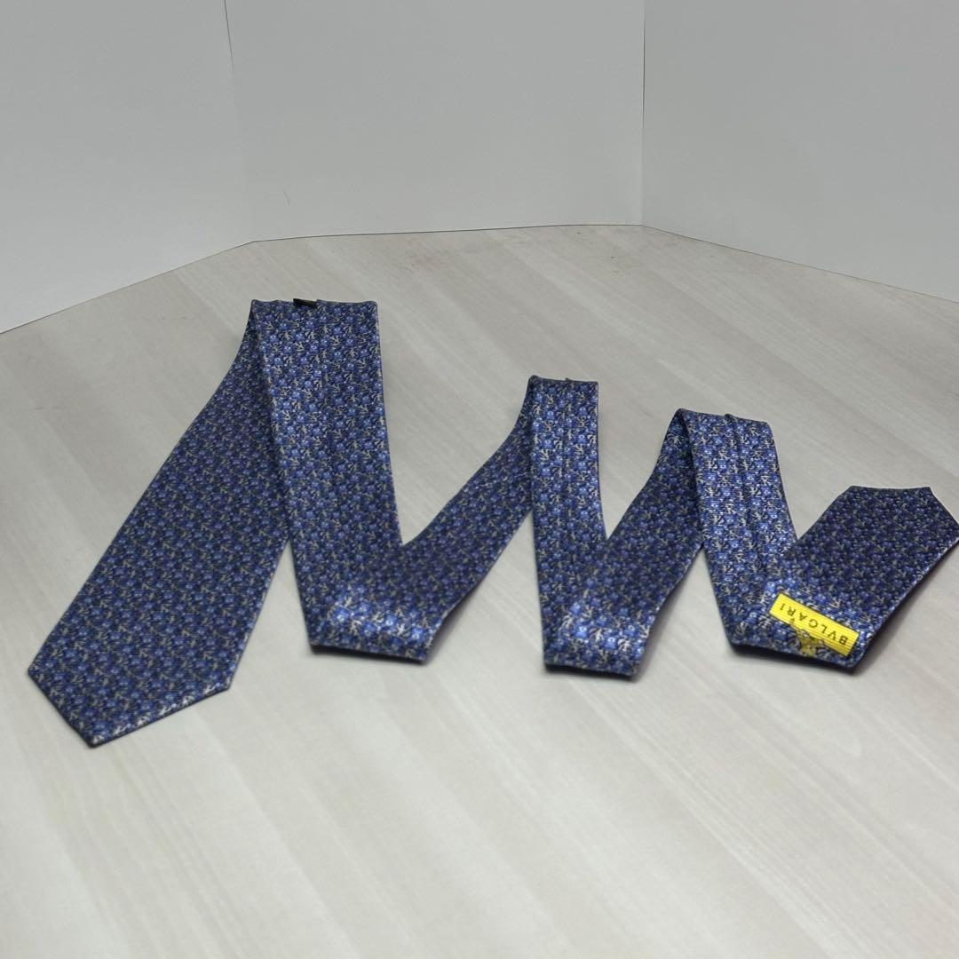 極美品☆ブルガリ☆ネクタイ☆箱付☆ブルー☆シルバー☆虎柄☆アニマル柄☆545