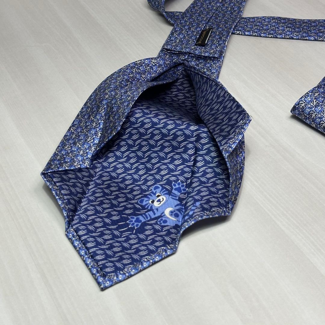 極美品☆ブルガリ☆ネクタイ☆箱付☆ブルー☆シルバー☆虎柄☆アニマル柄☆545