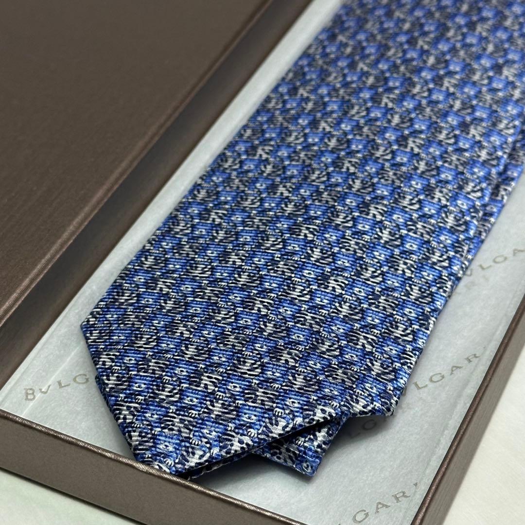 極美品☆ブルガリ☆ネクタイ☆箱付☆ブルー☆シルバー☆虎柄☆アニマル柄☆545