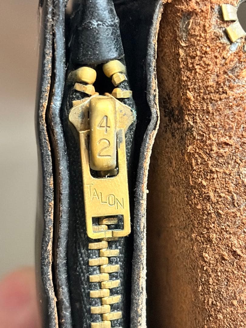 HTC 二つ折り財布　スタッズ