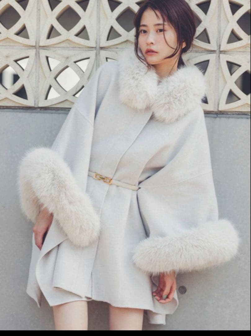 SNIDEL♡ファー付きミドルケープコート　アイボリー