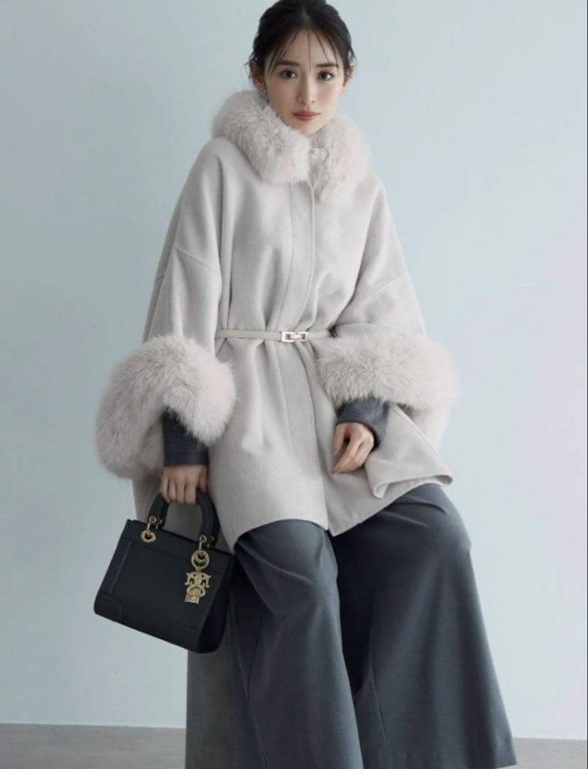 SNIDEL♡ファー付きミドルケープコート　アイボリー