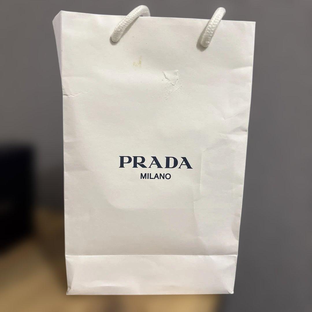 早い者勝ち！！【紙袋・証明書・箱付き】PRADA プラダ折り財布　 ネイビー
