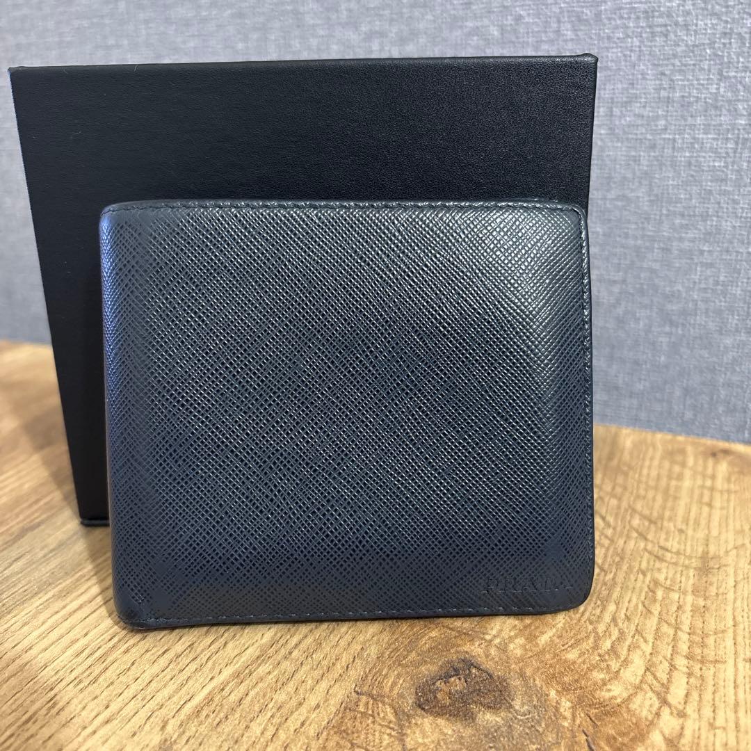 早い者勝ち！！【紙袋・証明書・箱付き】PRADA プラダ折り財布　 ネイビー