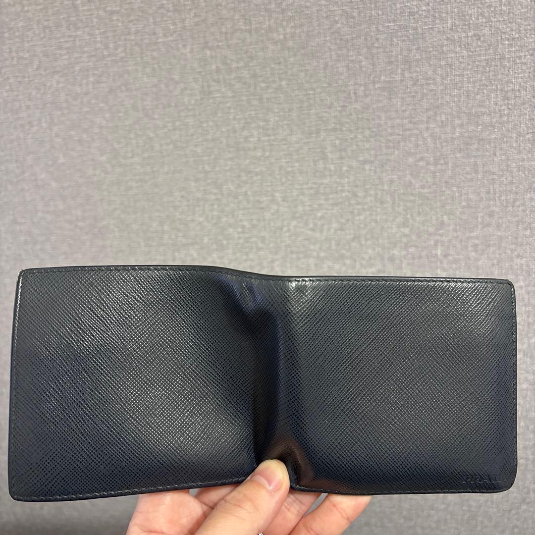 早い者勝ち！！【紙袋・証明書・箱付き】PRADA プラダ折り財布　 ネイビー