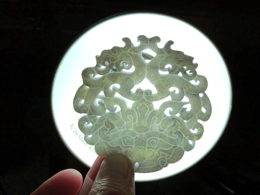 【 中国骨董翡翠 】　双龍饕餮文　地透かし容彫り　佩玉/古玉/和田玉