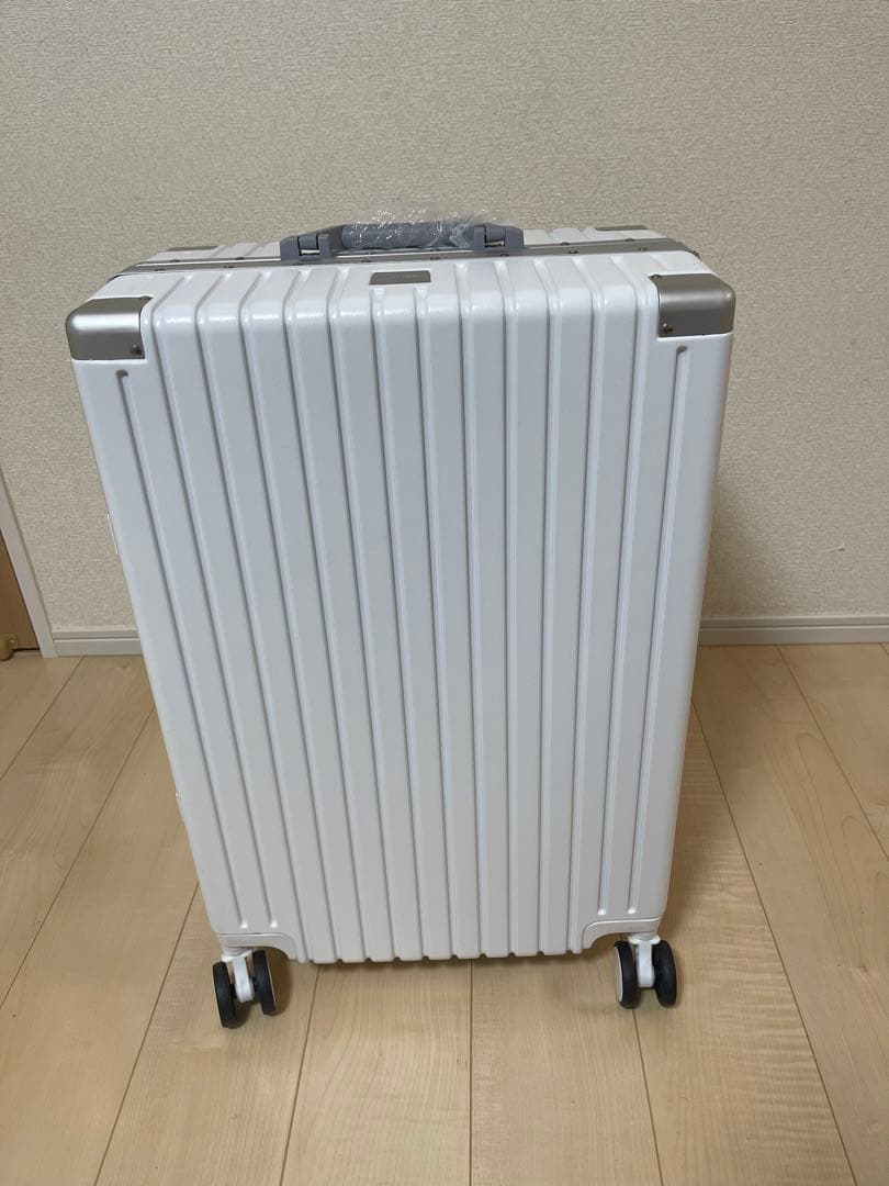超軽量スーツケース TSAロック搭載 8輪