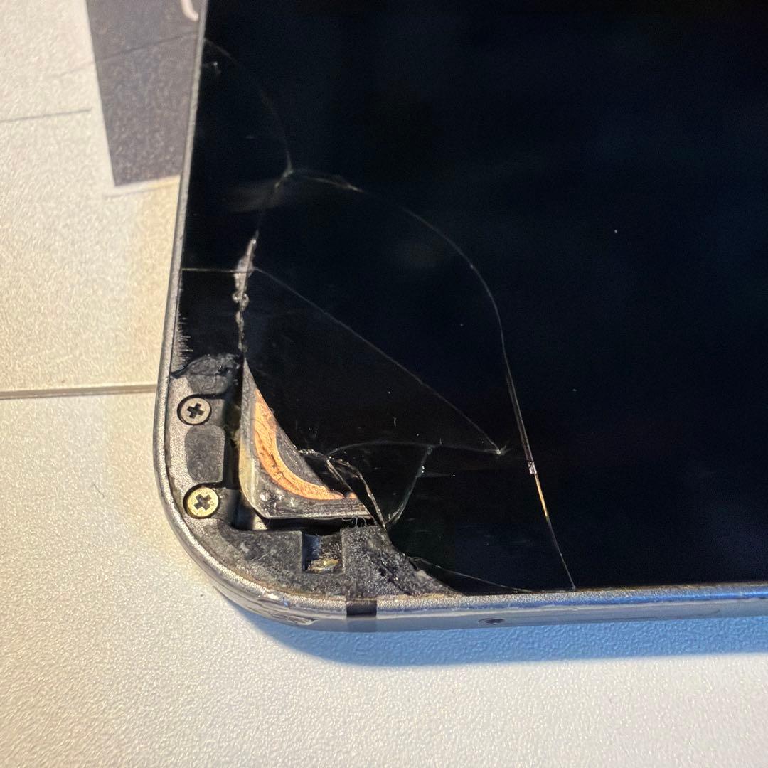 iPad プロ 11インチ 第2世代 SIMなし 割れあり 画面、スイッチ等〇