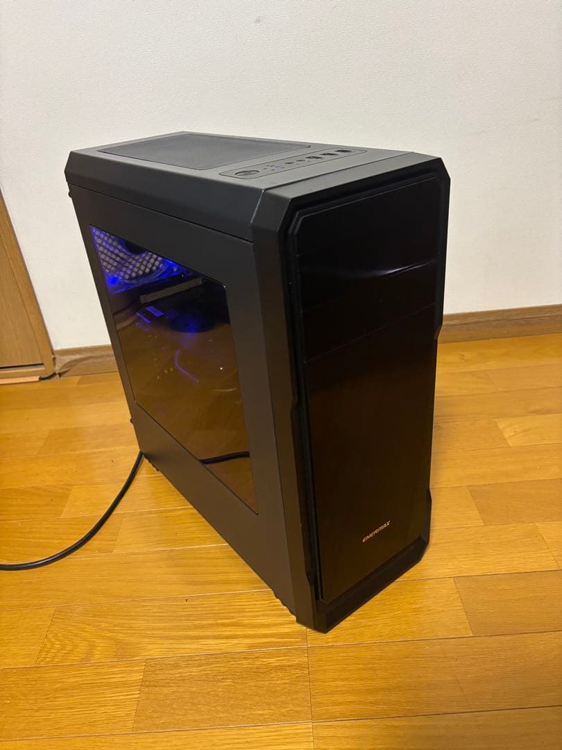 青光り！自作ゲーミングPC 中古です。i7 と今高騰中ですが新品SSD使用！