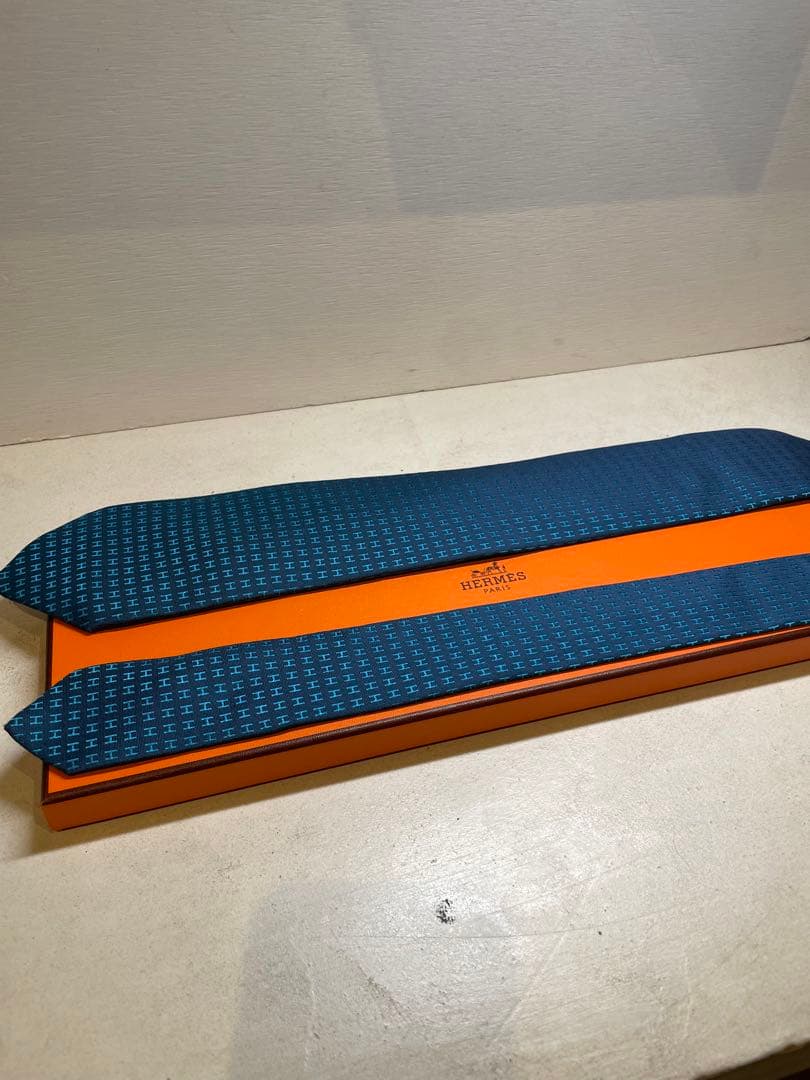 【一度使用のみ】HERMES ダークブルー H総柄ネクタイ