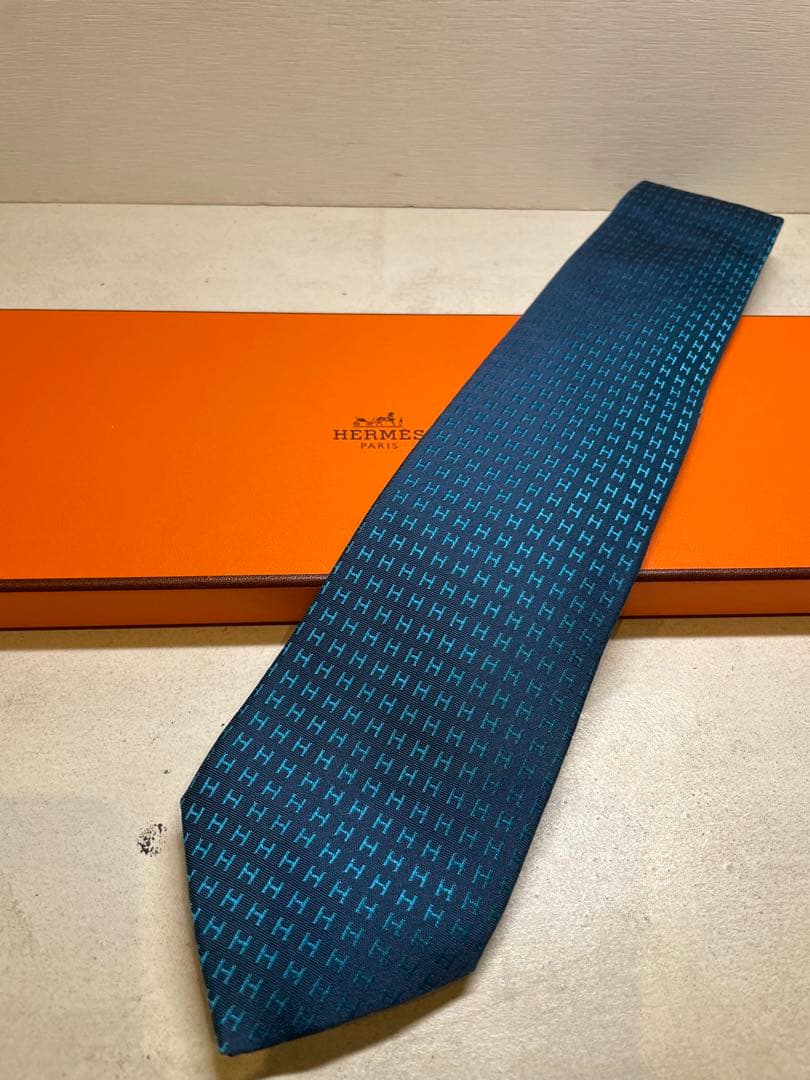 【一度使用のみ】HERMES ダークブルー H総柄ネクタイ