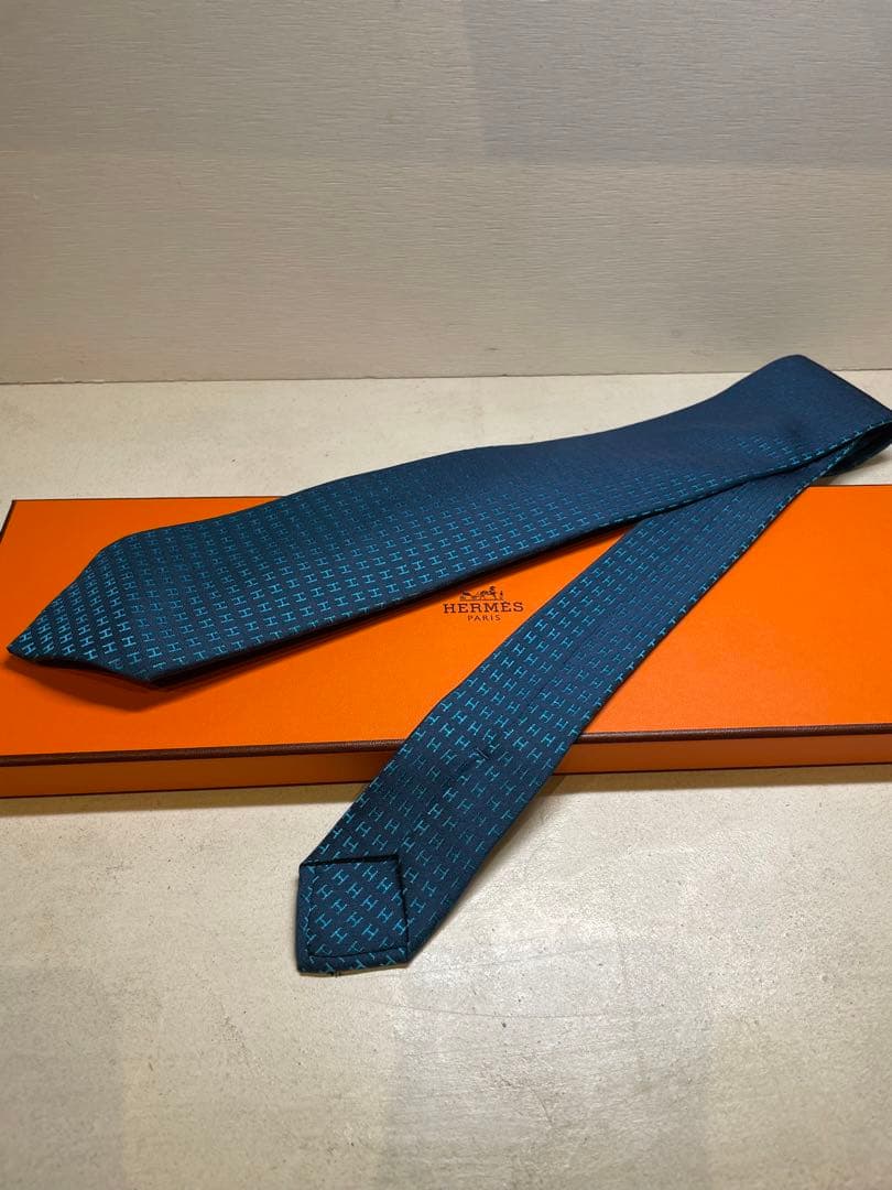 【一度使用のみ】HERMES ダークブルー H総柄ネクタイ