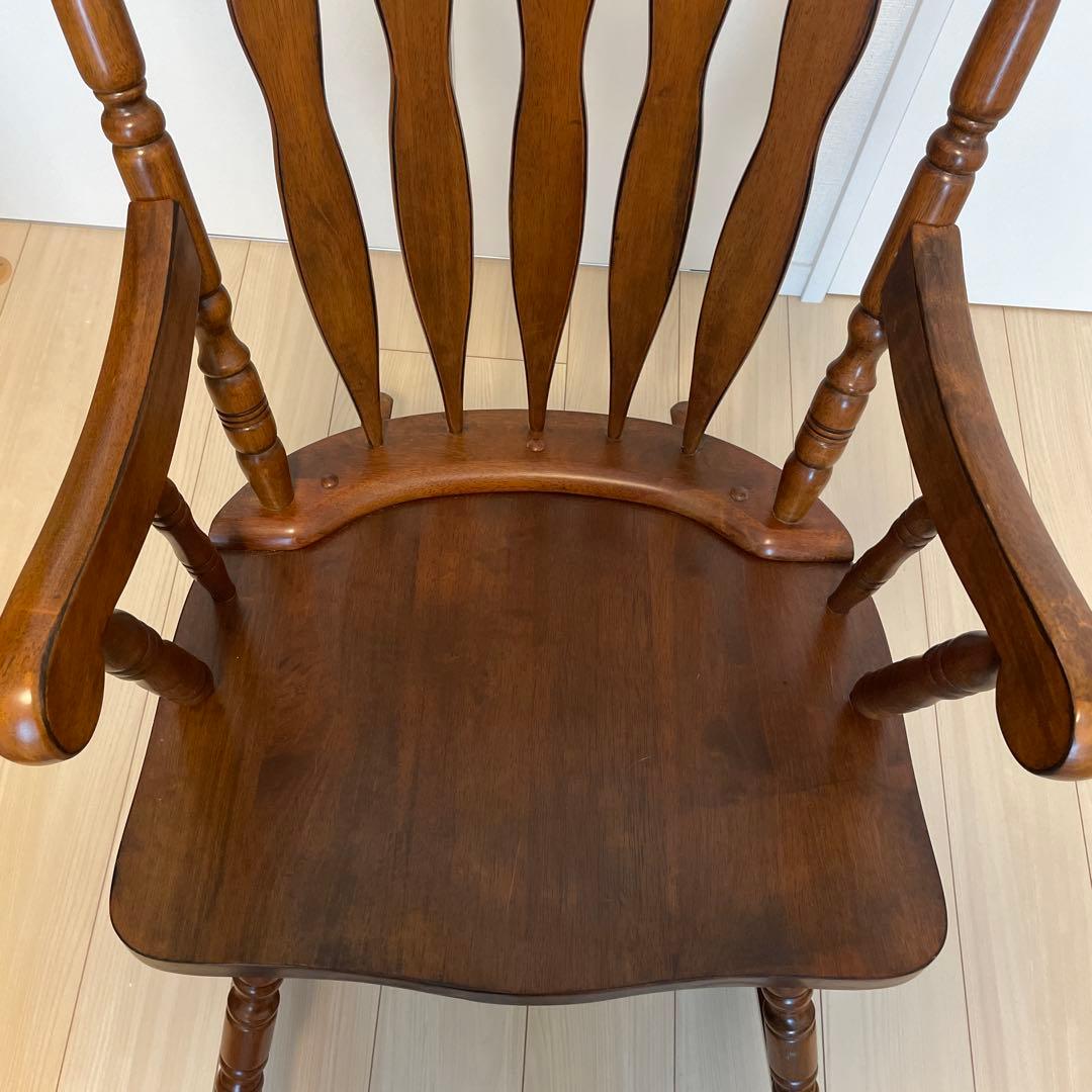 木製ロッキングチェア 花模様付き