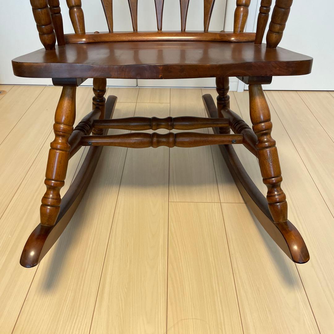 木製ロッキングチェア 花模様付き