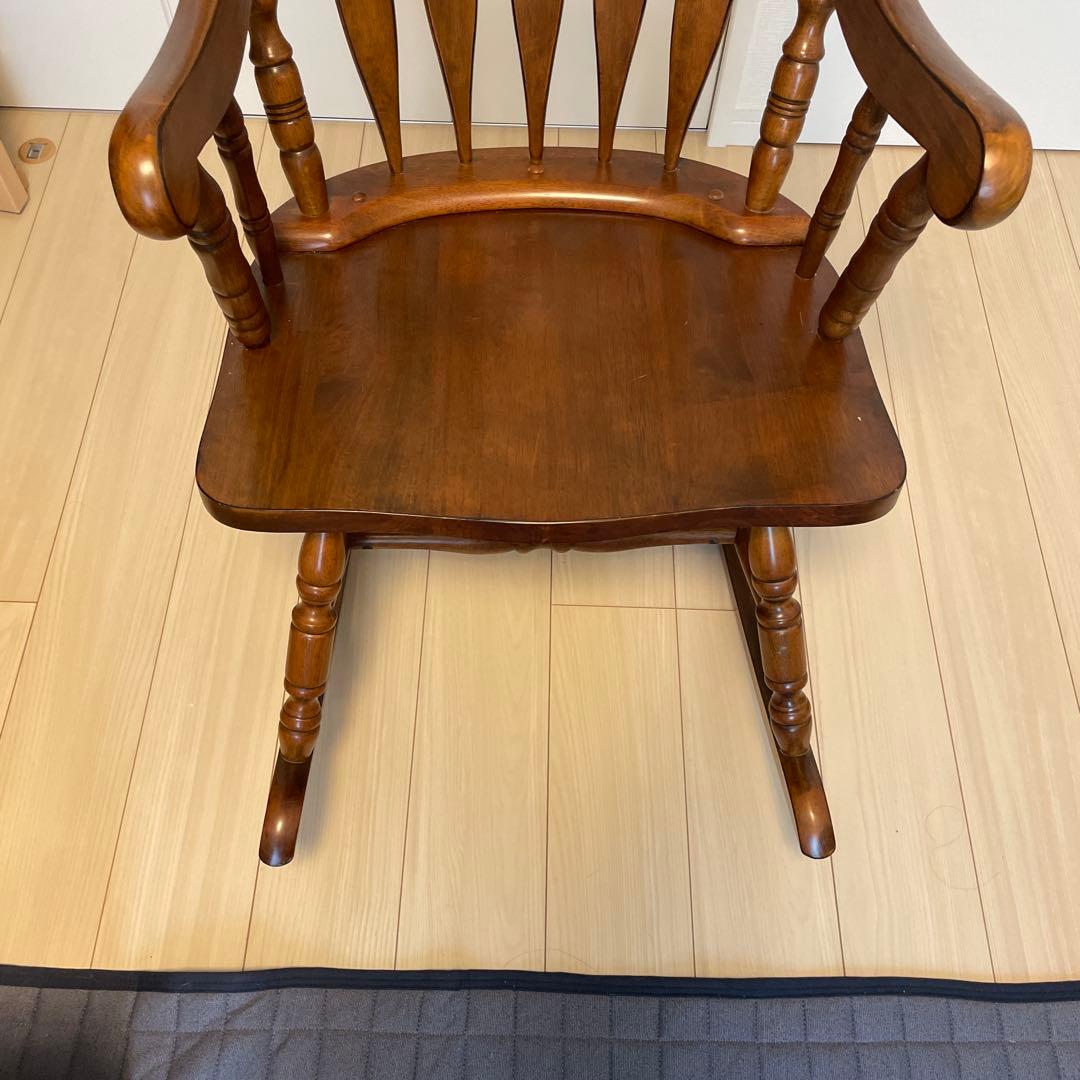 木製ロッキングチェア 花模様付き