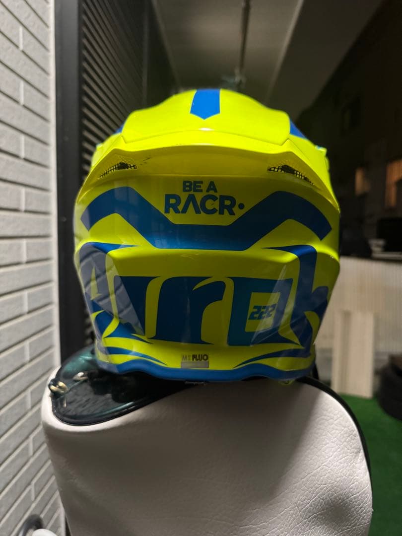 Airoh C8 フルフェイスヘルメット 青・黄