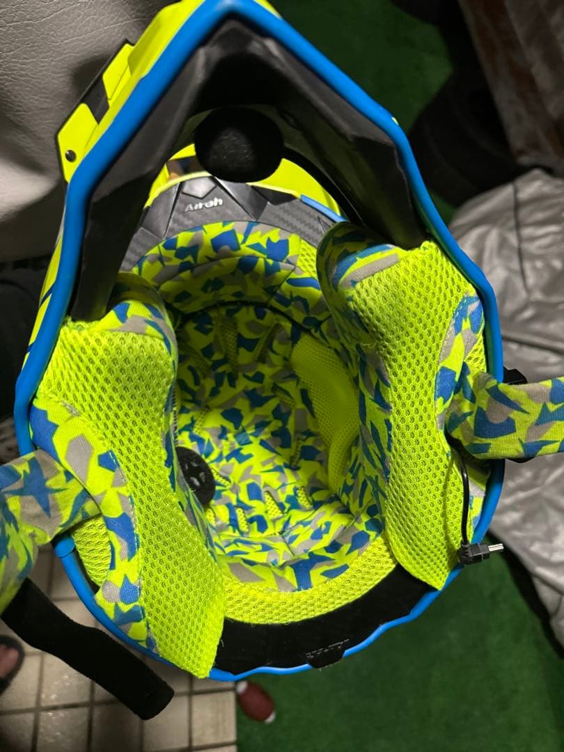 Airoh C8 フルフェイスヘルメット 青・黄