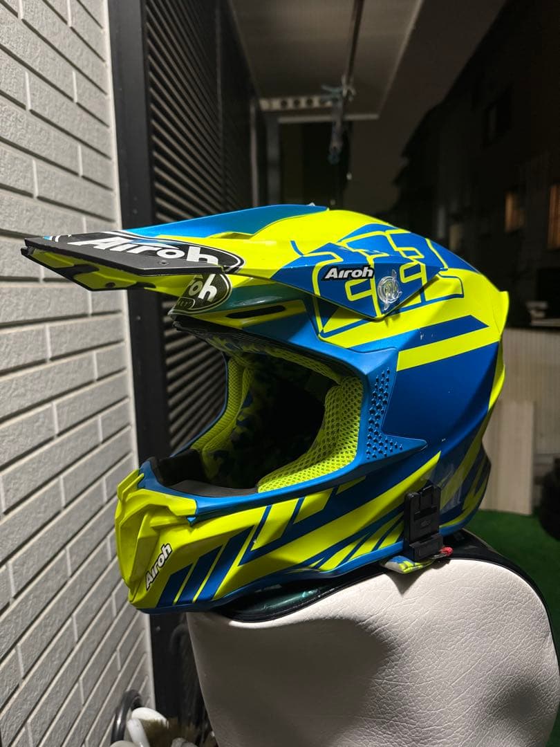 Airoh C8 フルフェイスヘルメット 青・黄