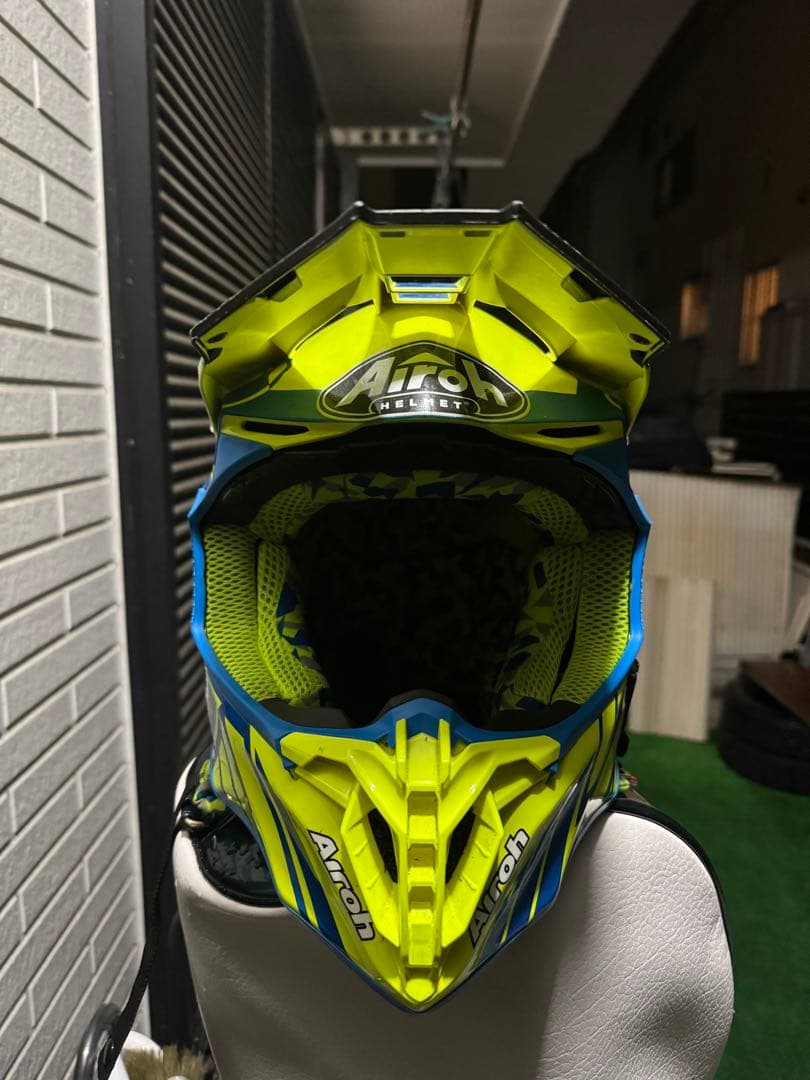 Airoh C8 フルフェイスヘルメット 青・黄