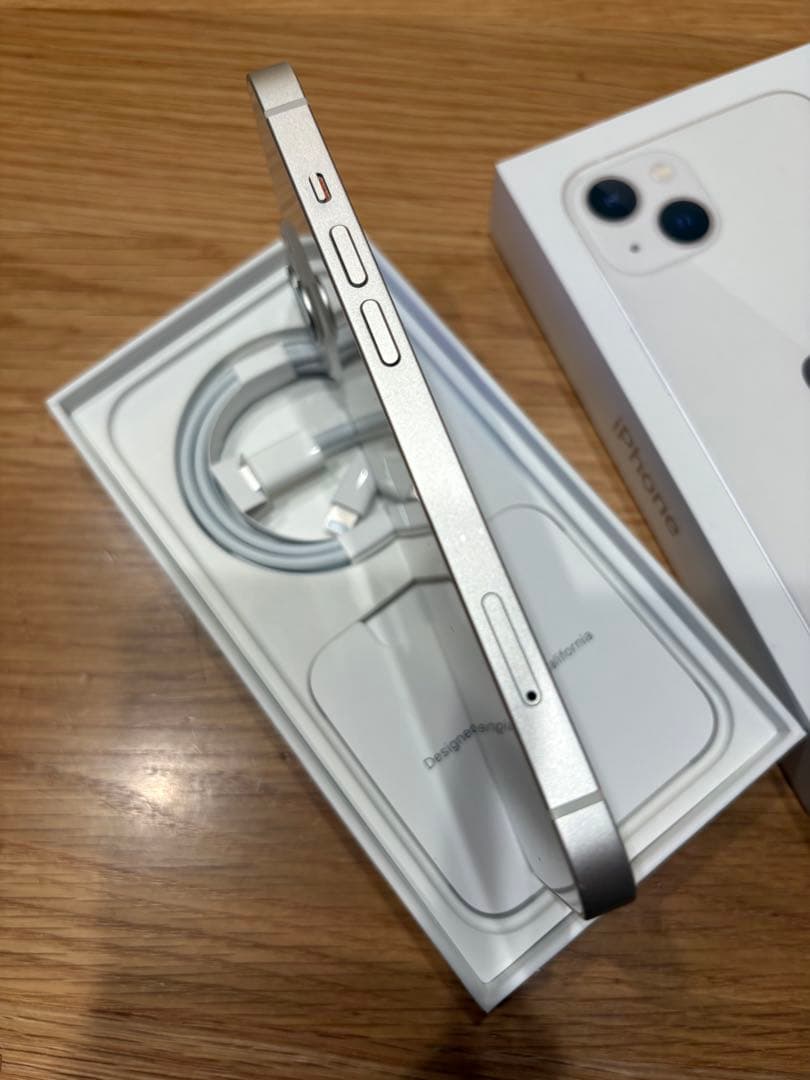 iPhone13 ホワイト