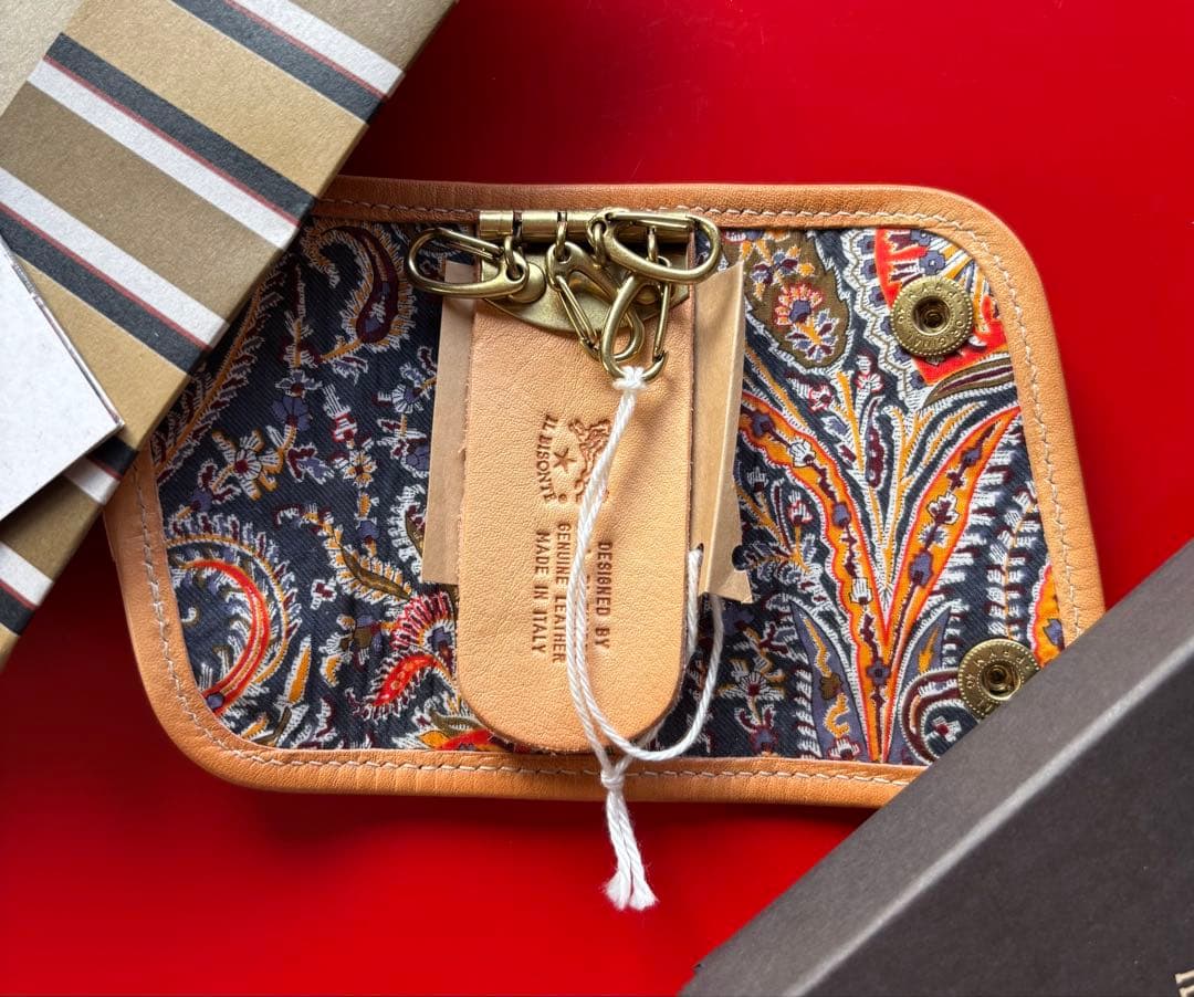 【新品】IL BISONTE キーケース4連 LIBERTYコラボ（リバティ柄）