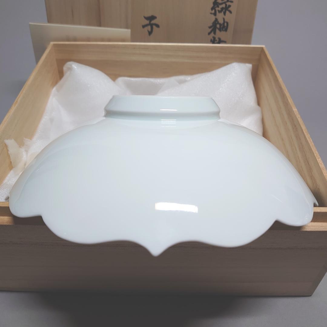 人間国宝 井上萬二／白磁彫／緑釉／牡丹文／菓子鉢／未使用