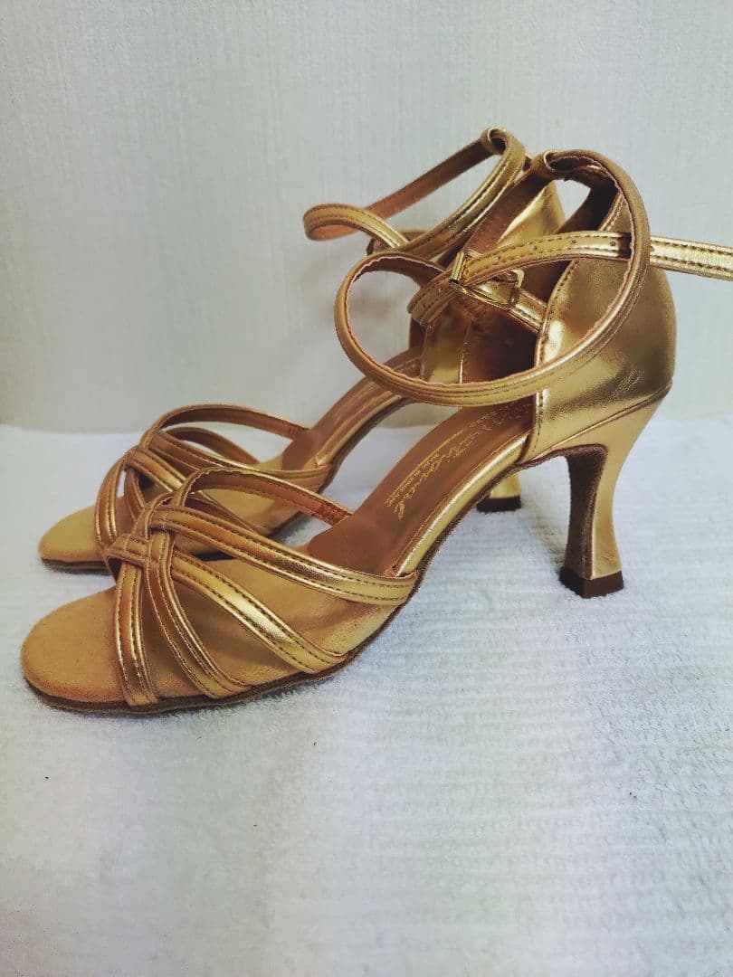 インターナショナル製ラテンシューズ