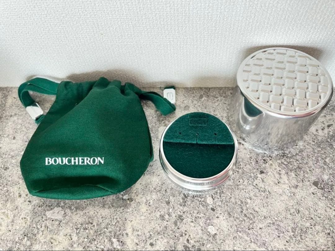 ブシュロン　空箱　ピアスケース、巾着（チャーム付き）