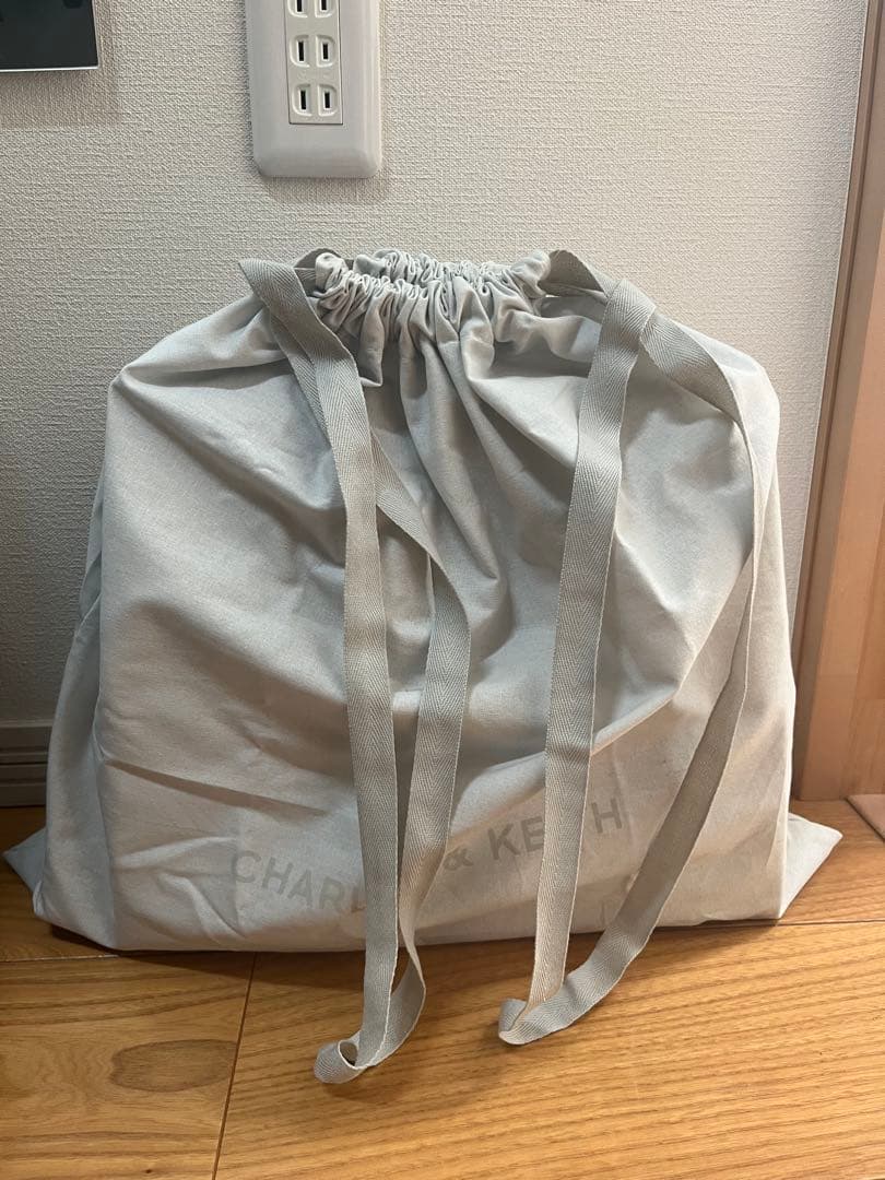 CHARLES & KEITH クラシックダブルハンドルトートバッグ　ベージュ