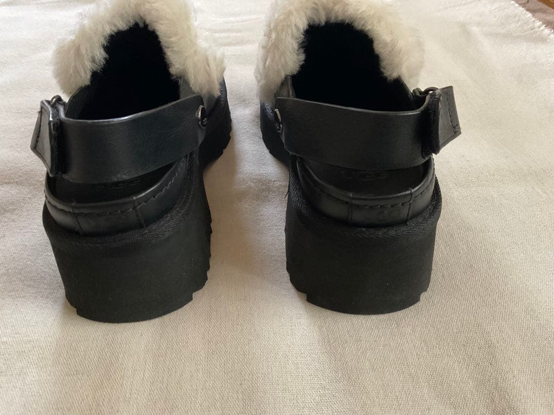 UGG アグ　サンダル