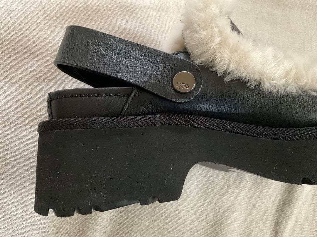 UGG アグ　サンダル