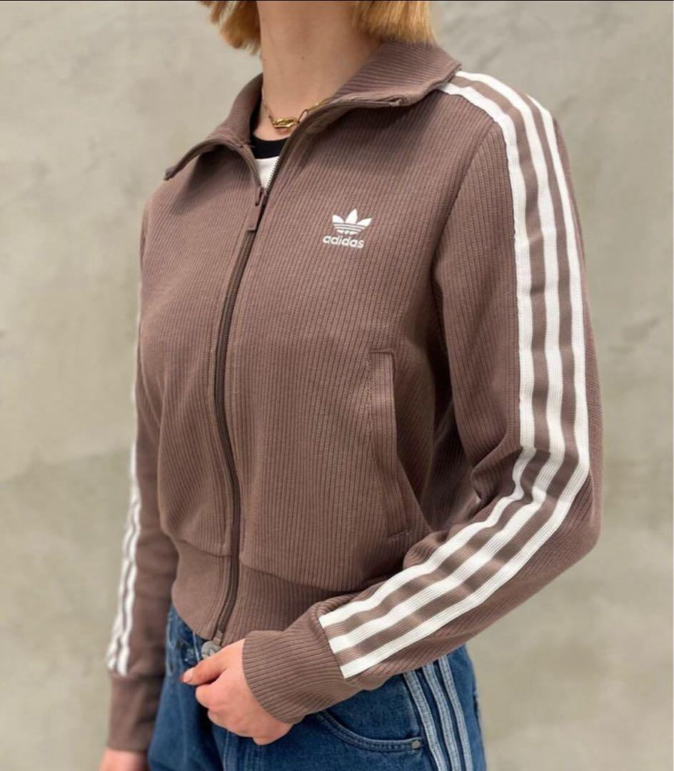 新品　アディダス　adidas KNITTED TOP ニットトップ　　ベージュ