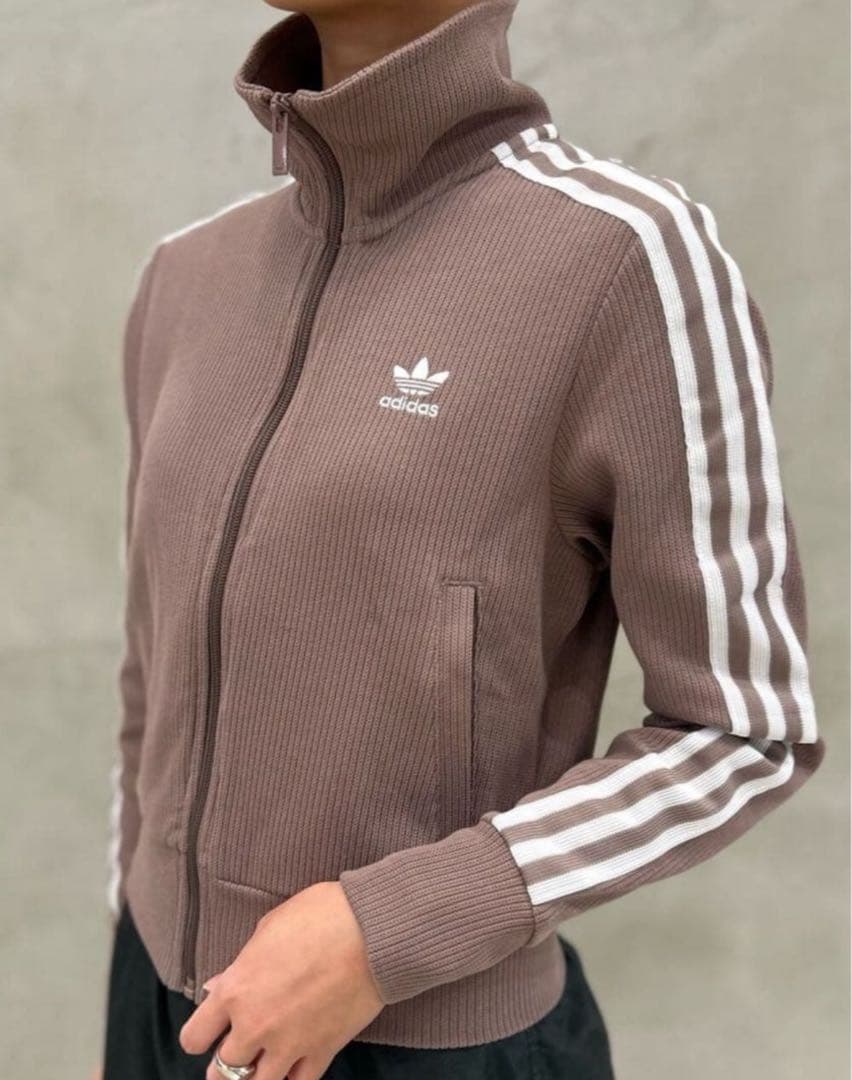 新品　アディダス　adidas KNITTED TOP ニットトップ　　ベージュ