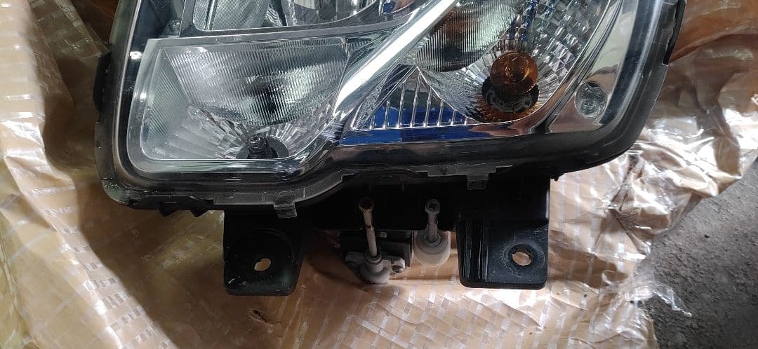 UDトラックス 右ヘッドライトAssy中古