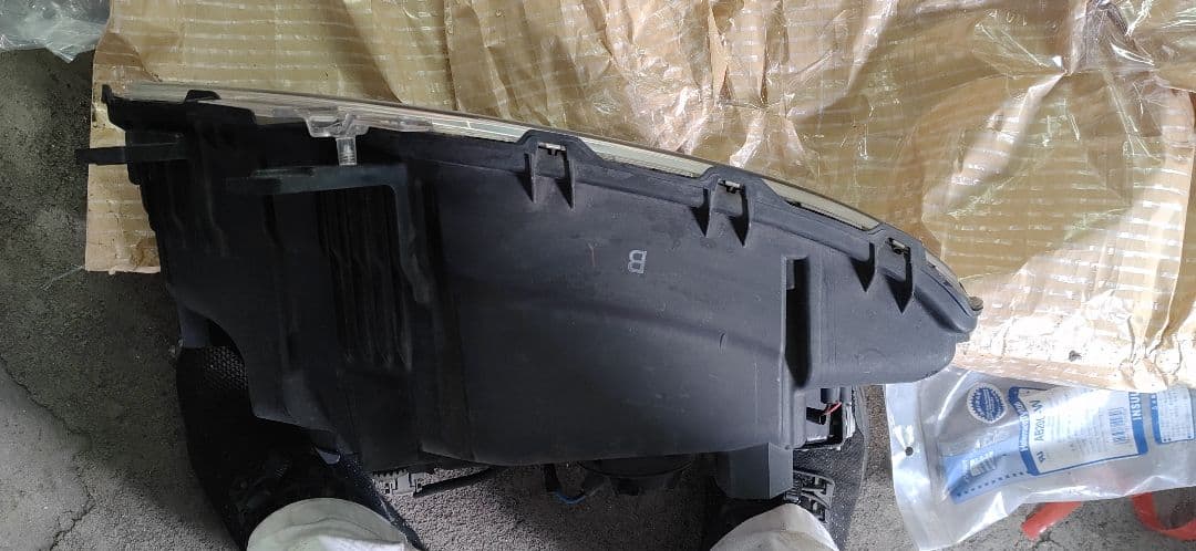 UDトラックス 右ヘッドライトAssy中古