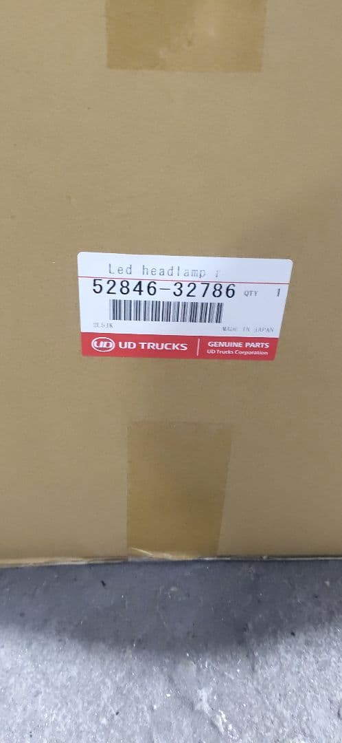 UDトラックス 右ヘッドライトAssy中古