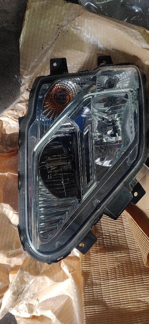 UDトラックス 右ヘッドライトAssy中古