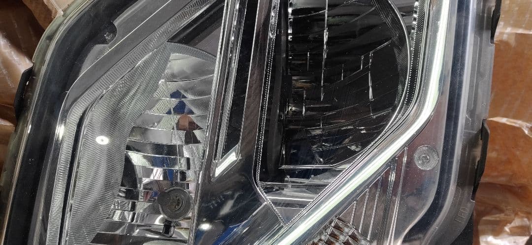 UDトラックス 右ヘッドライトAssy中古