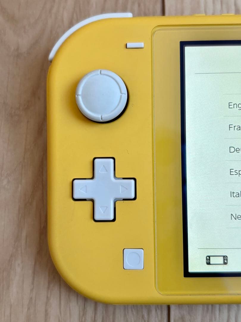 Nintendo Switch Lite イエロー 本体　箱　アダプター　ケース