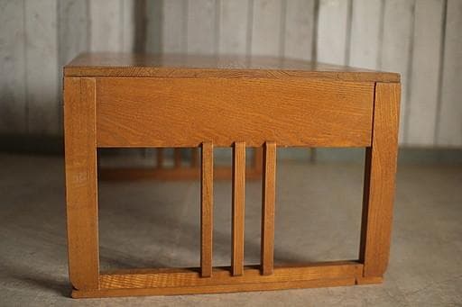 古い木製の机　引き出し2杯