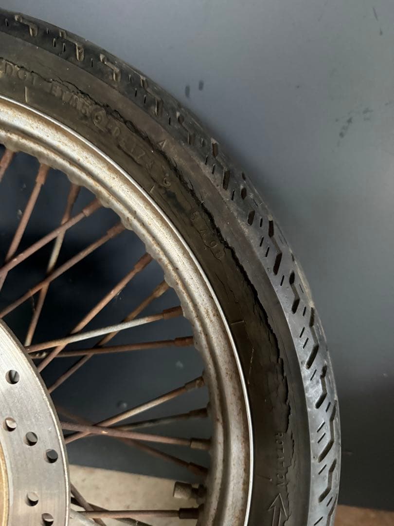 スティード400 フロントホイール19インチ　ブレーキディスクキャリパーサポート