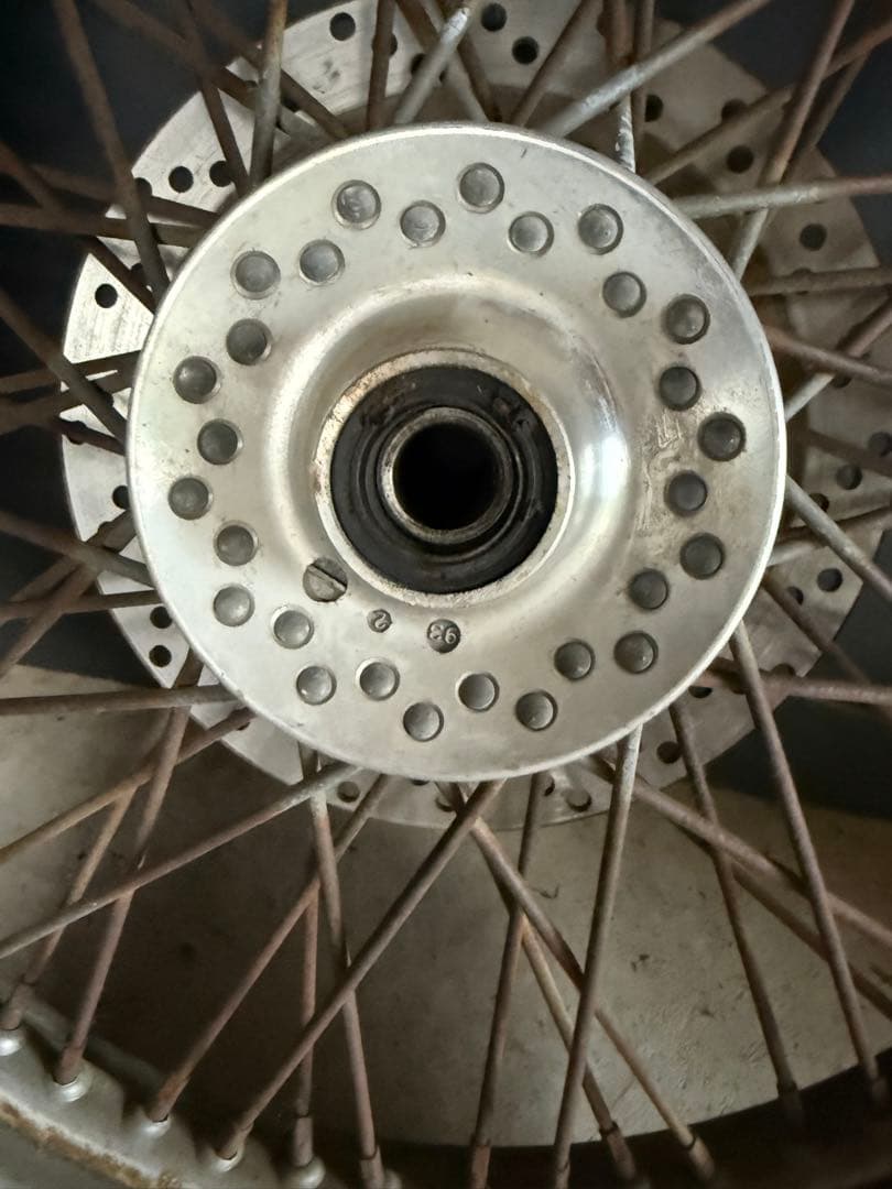 スティード400 フロントホイール19インチ　ブレーキディスクキャリパーサポート