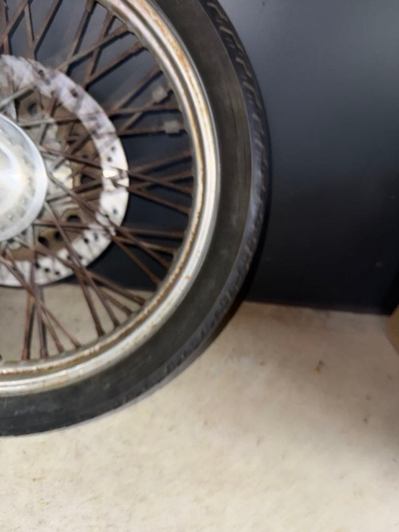 スティード400 フロントホイール19インチ　ブレーキディスクキャリパーサポート